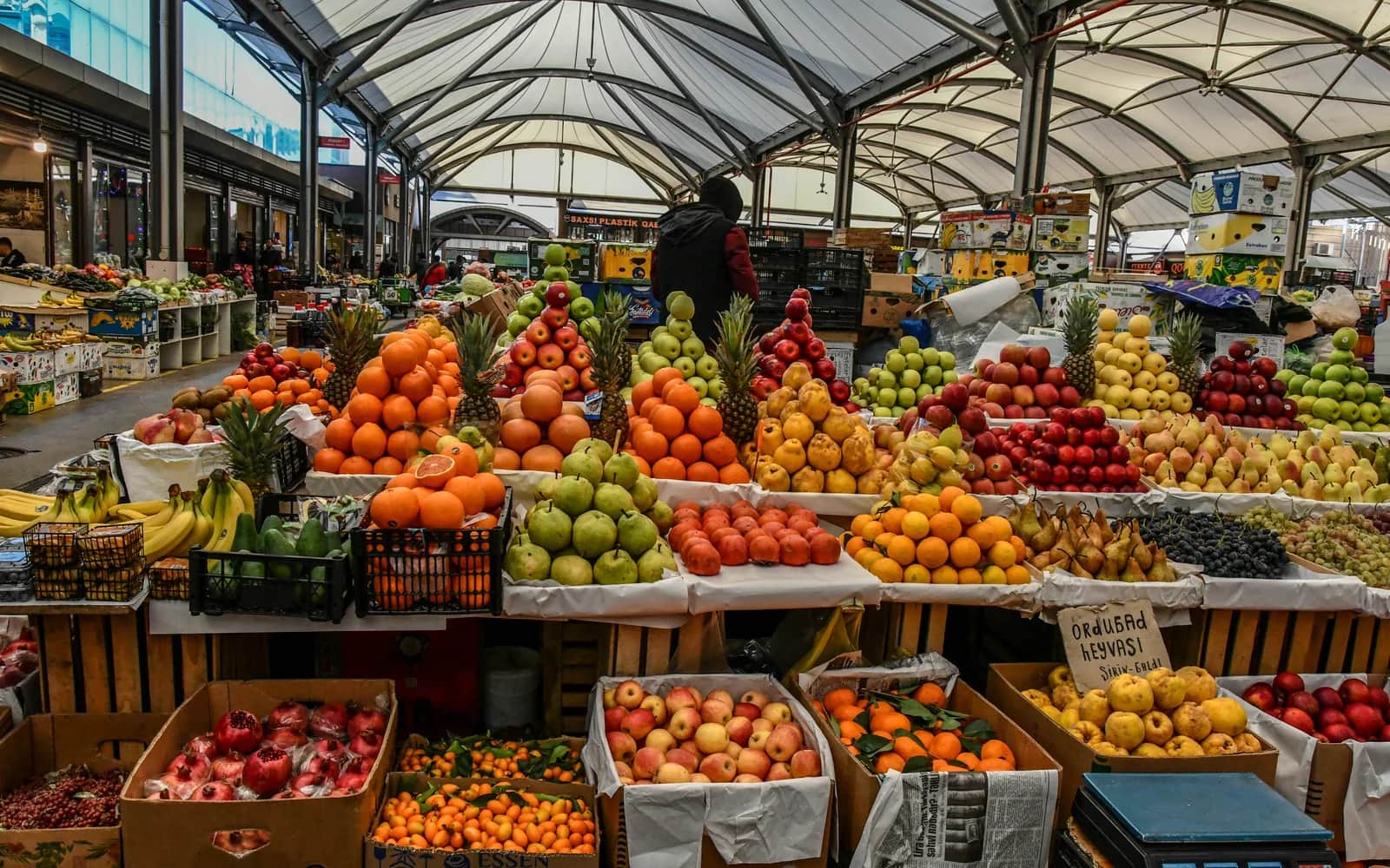Fruit stalls at Yashil Bazaar in Baku, one of the everyday costs visitors may include in a trip budget
