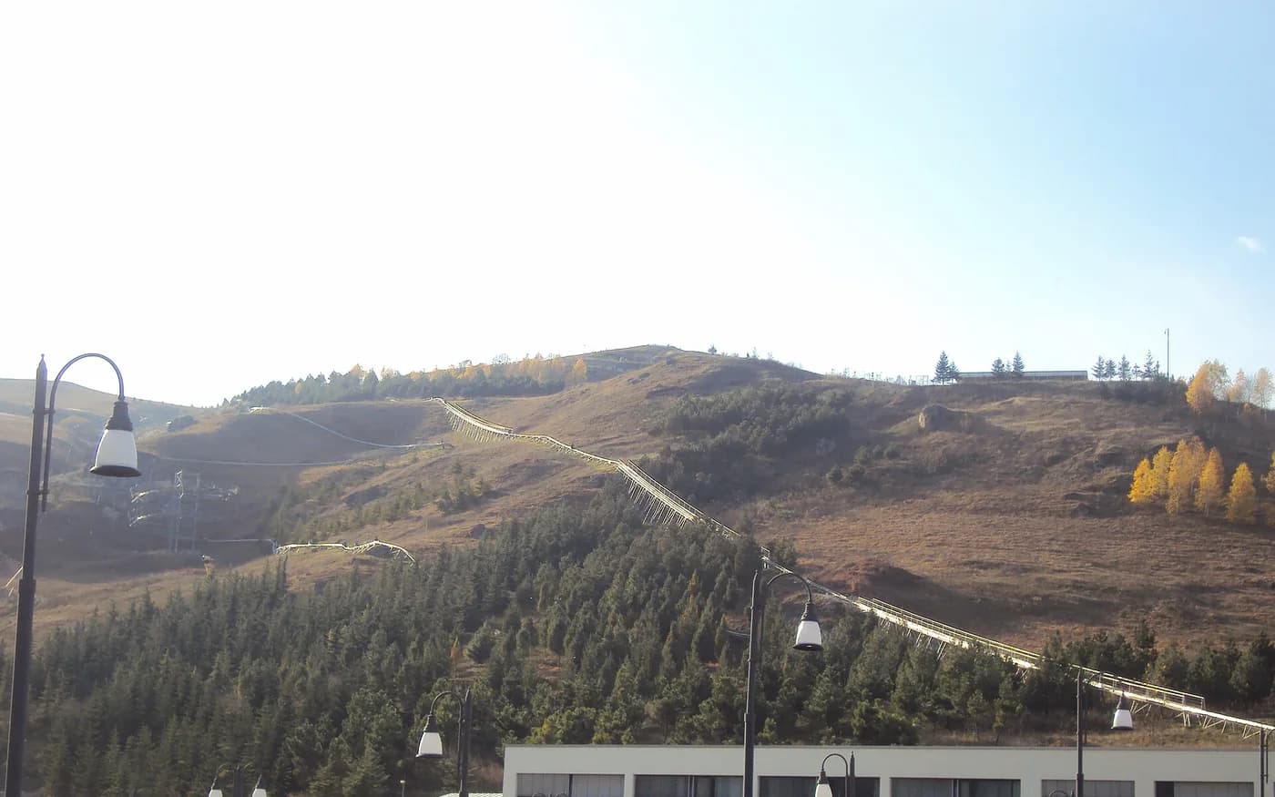 Cable-car infrastructure and mountain slopes at Shahdag resort, an illustrative regional incentive option