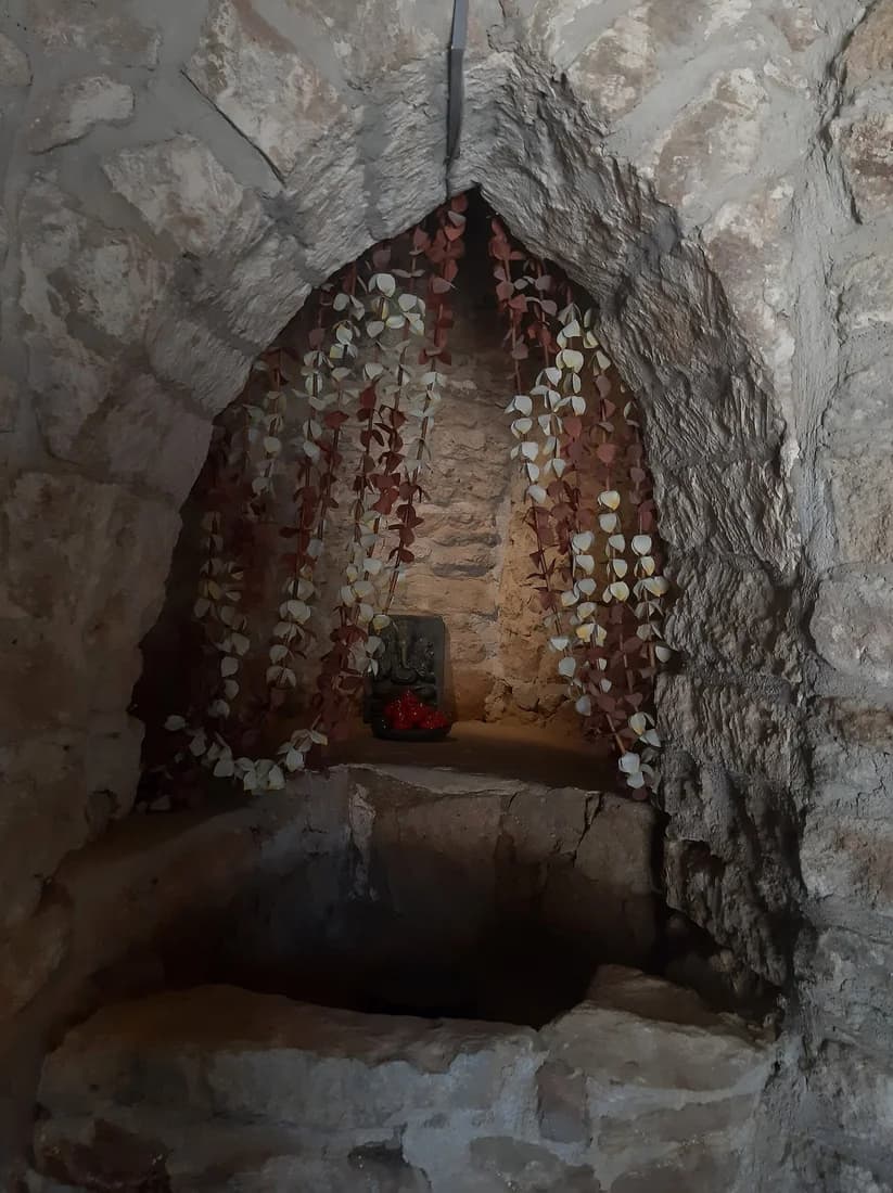 A Hindu shrine chamber within the Ateshgah Fire Temple complex