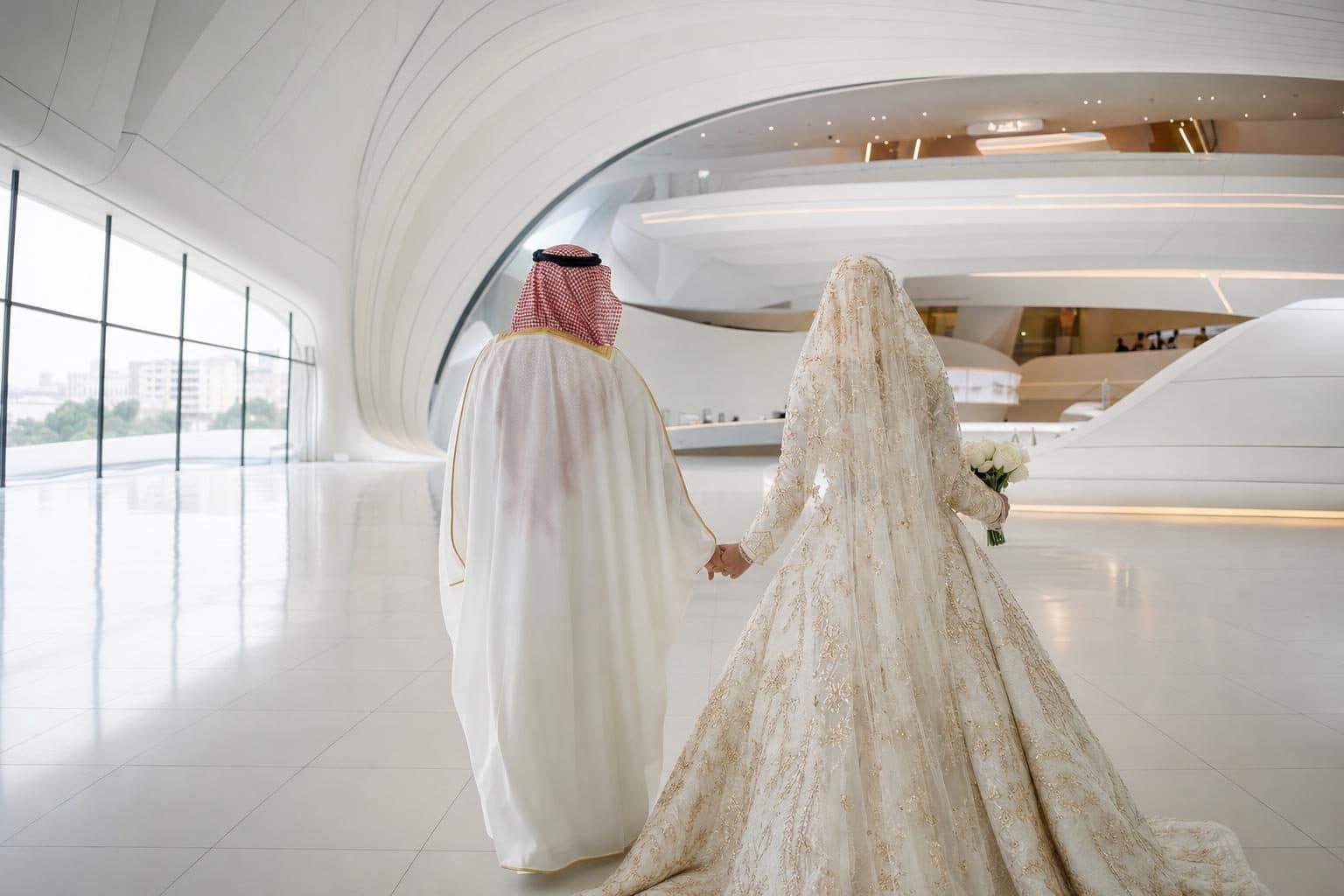 Khaleeji couple centered, Heydar Aliyev Center, Baku