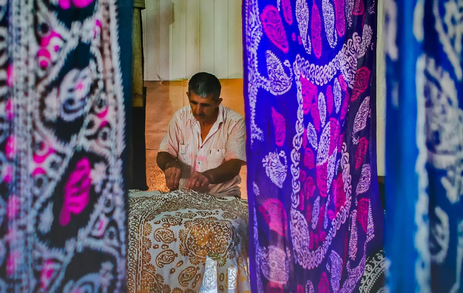 Azerbaijani kelaghayi silk scarves and traditional craft